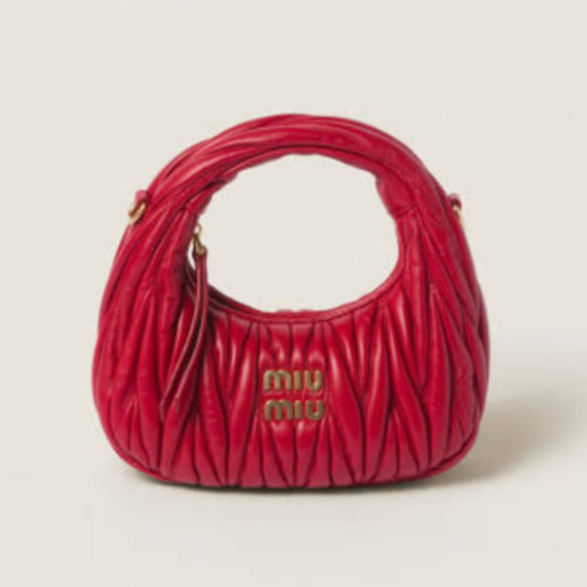 Miu Miu Bag - la amo súper bonita y da un pop de color