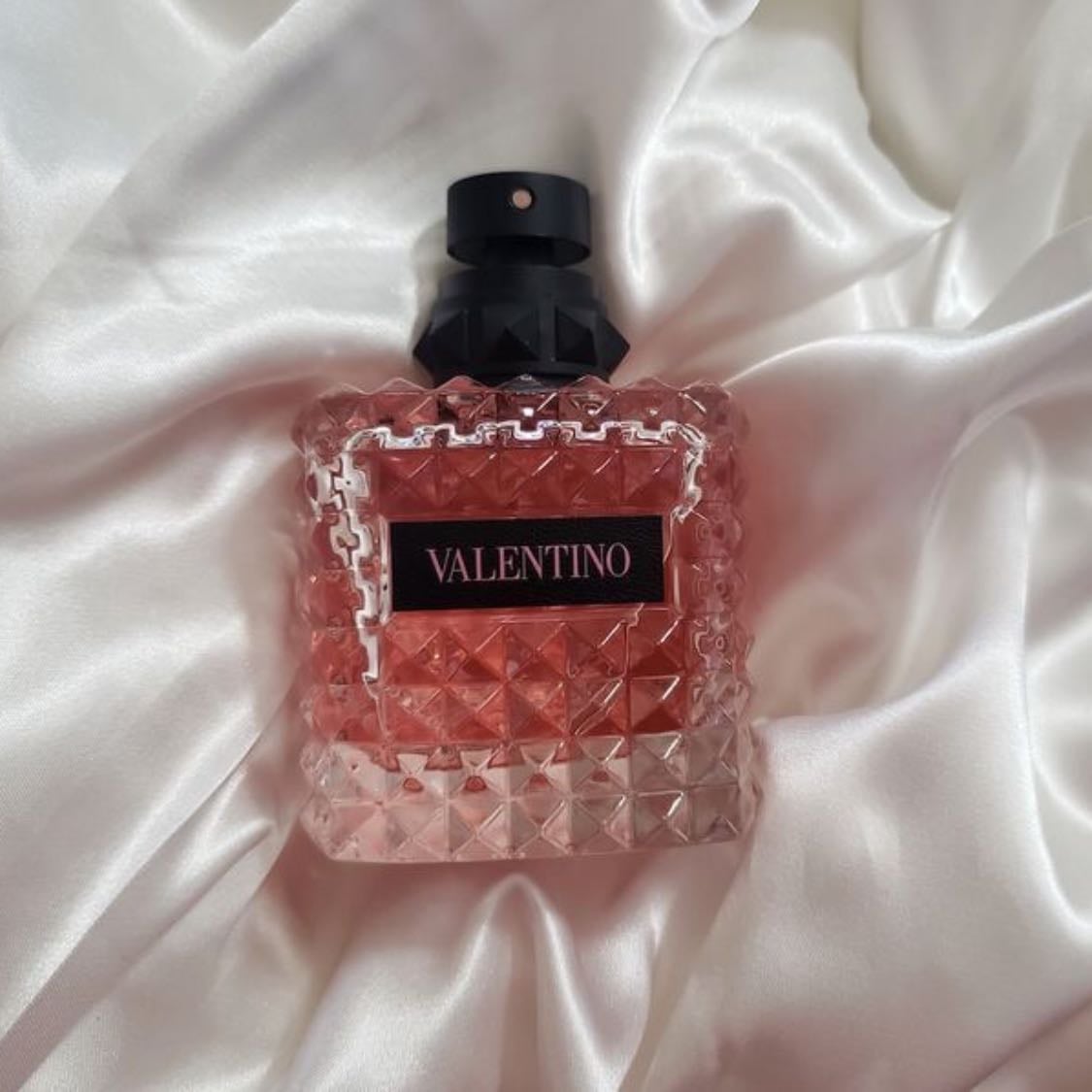 Donna Born in Roma - Valentino