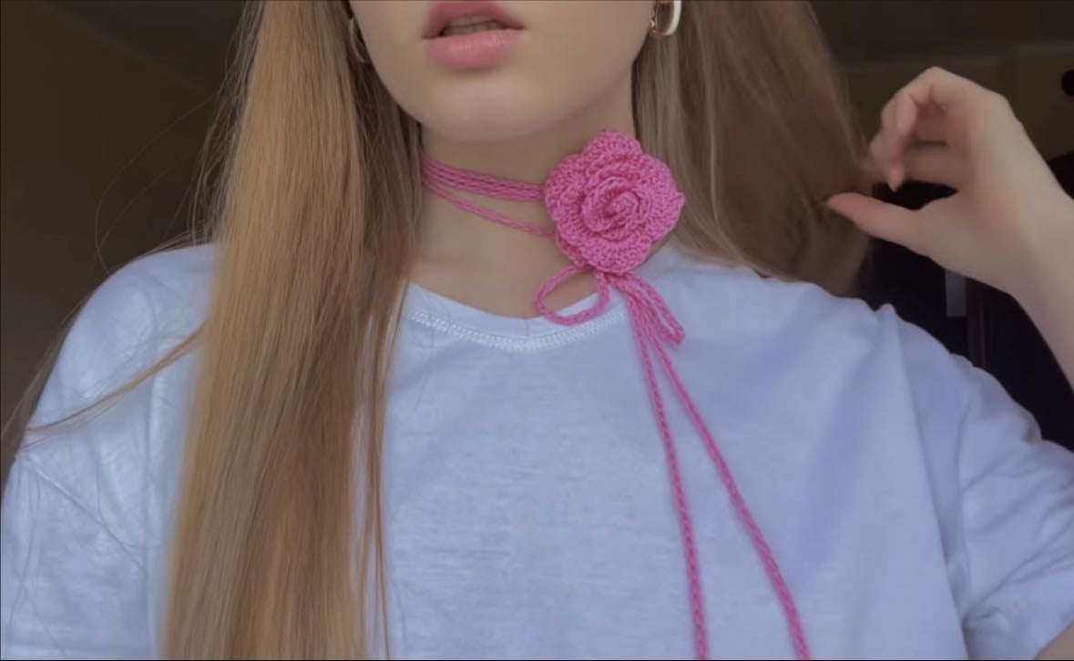 Rose choker