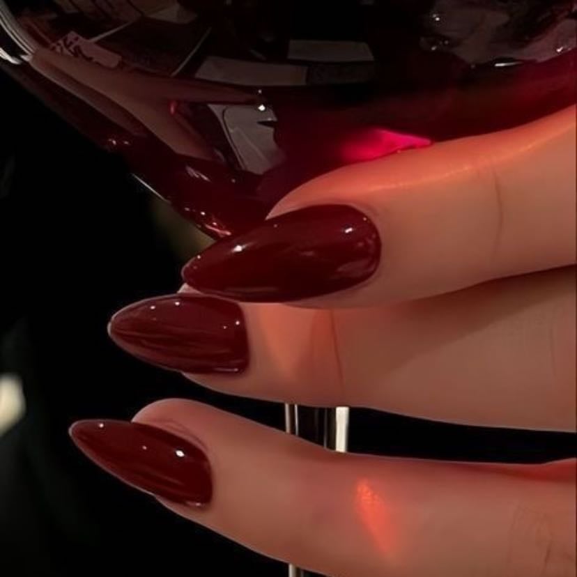 Red wine nails