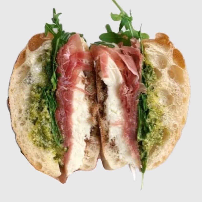 Sándwich de pesto , regula y queso mozzarella