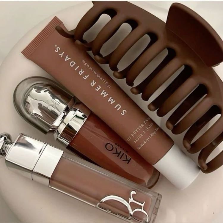 brown / nude lipgloss
