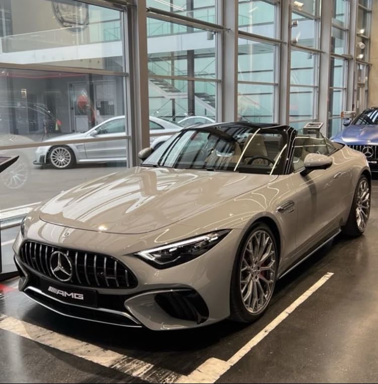 avoir une Mercedes ou Mustang