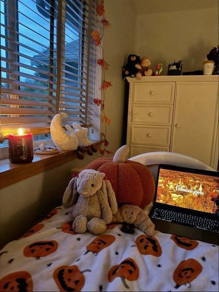 decoration - garland, candles, pillow, blanket