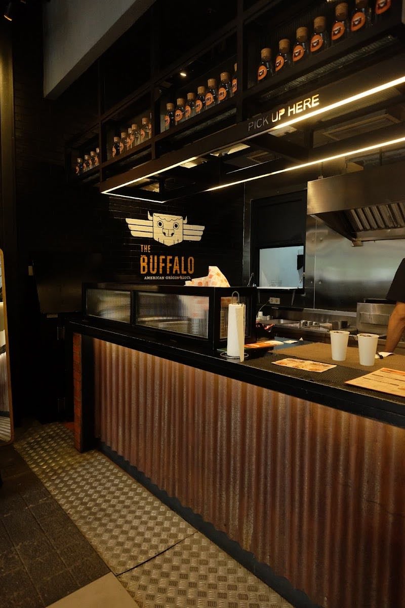 The Buffalo - Buffalo chicken waffle so crispy 馃い