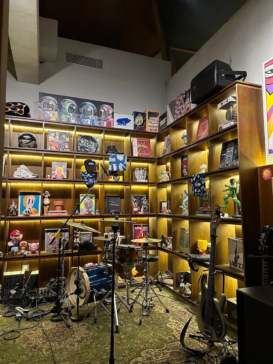 Houma Jakarta - Listening Bar