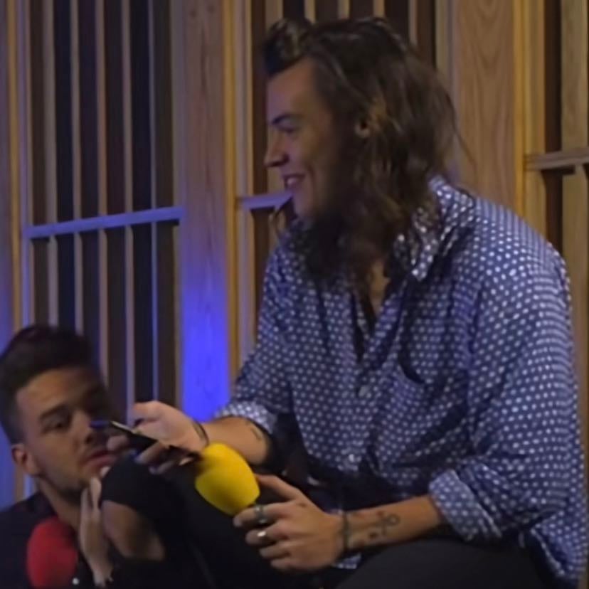 this interview - when Harry was on vocal rest and had to use siri to answer questions 😭