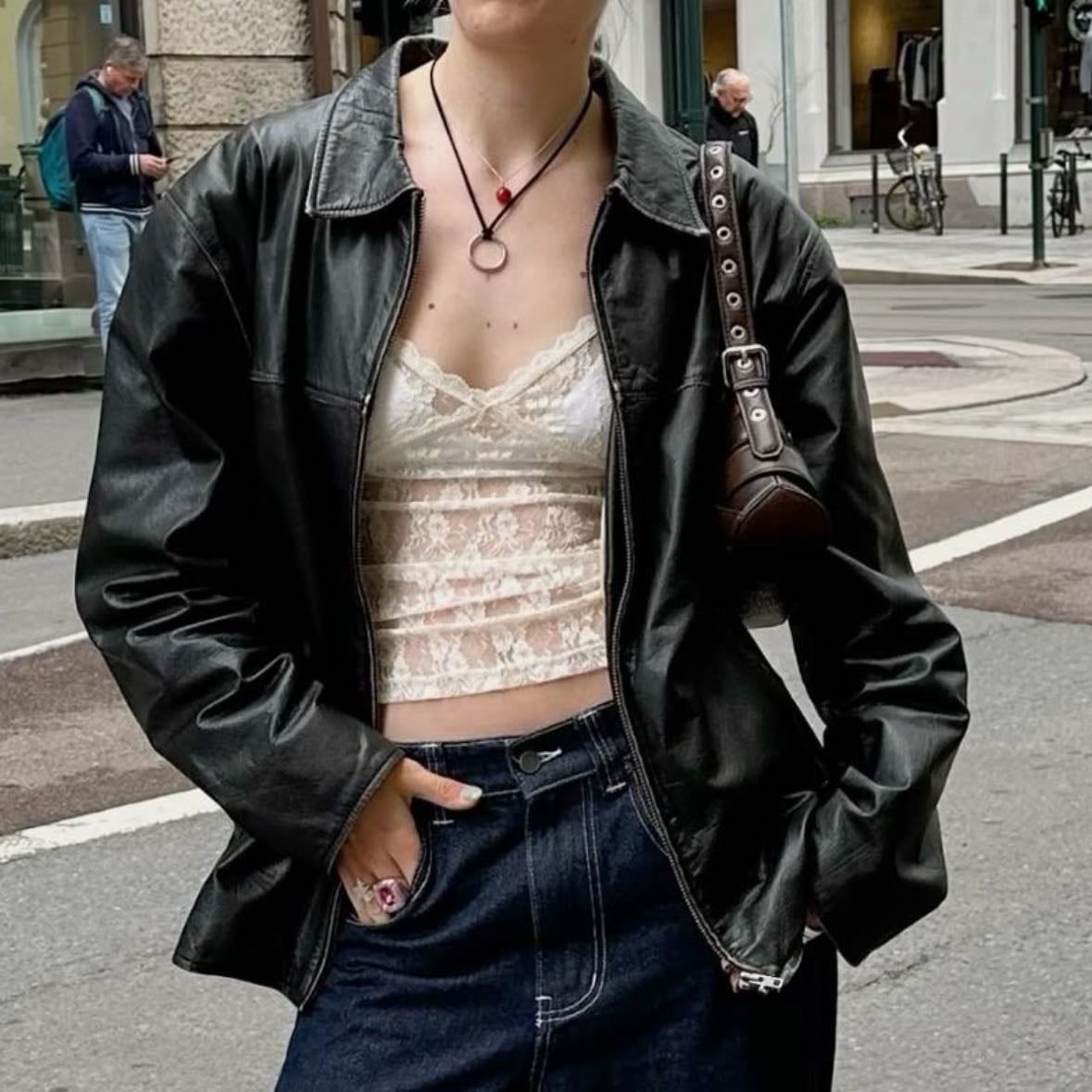 Campera de cuero negra
