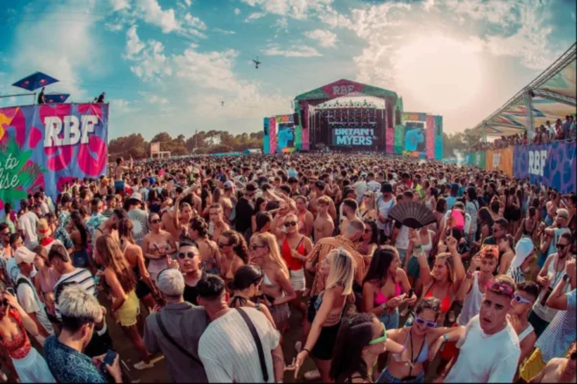 Entradas concierto - La mayoría de festivales o conciertos son en verano pero se suelen comprar antes. (Yo pediré las del RBF)