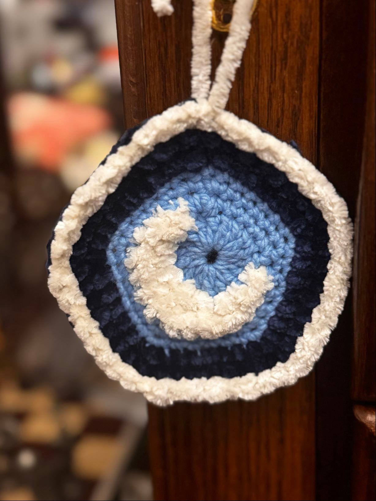Ramadan ornament - Acrylic + fluffy yarn