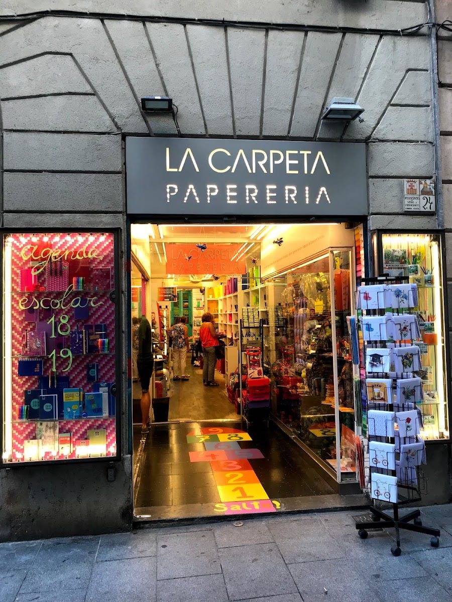La Carpeta Papereria - Pens, pencils, erasers oh my