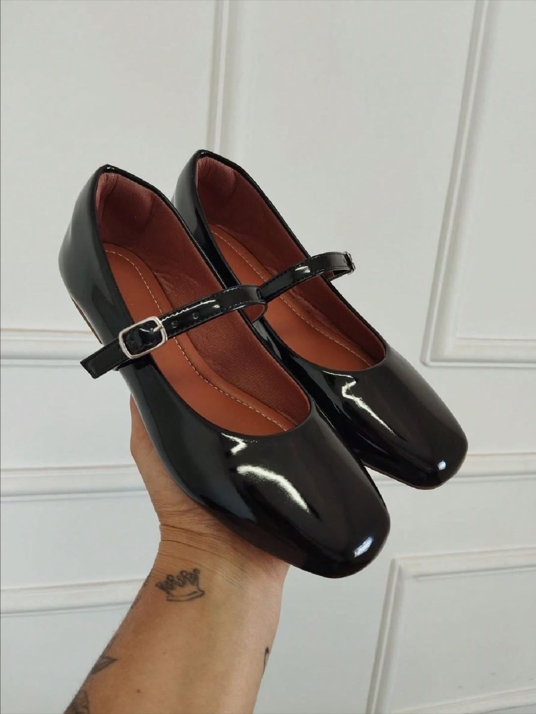 black flats