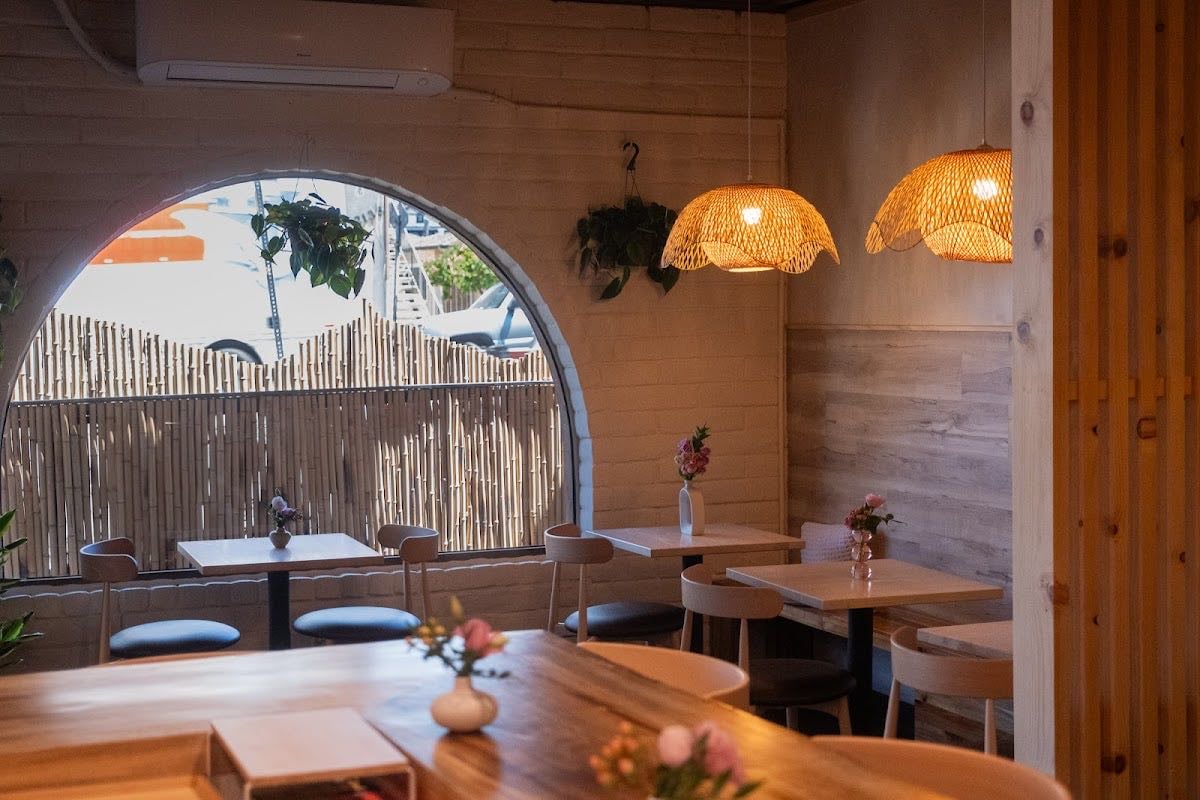Hatsuzakura - Cute for brunch, food is decent