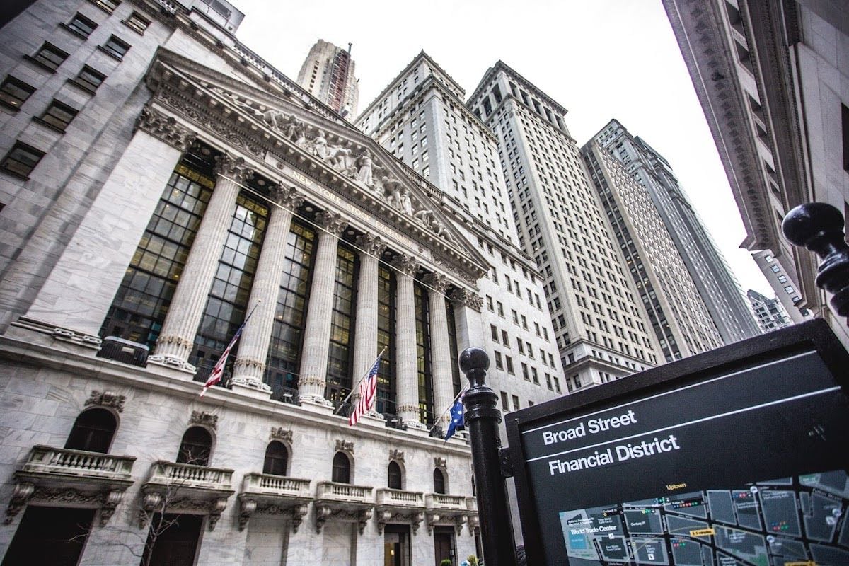 New York Stock Exchange - Girl statue is also here