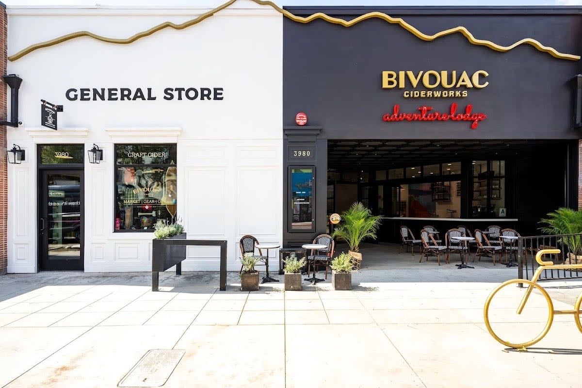 Bivouac Adventure Lodge: Cider Bar & Coffee Shop - Dog Friendly!