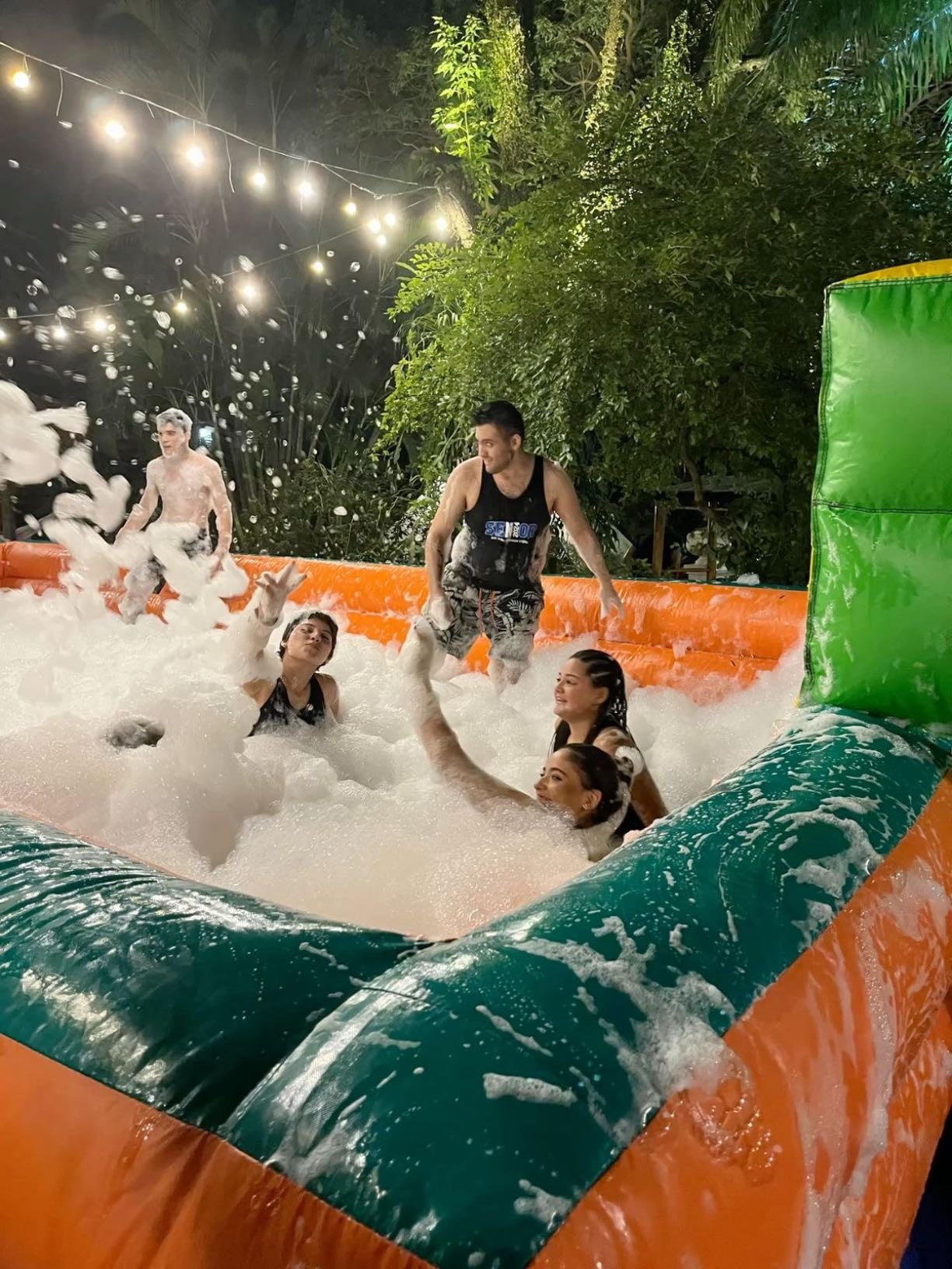 Piscina con inflables