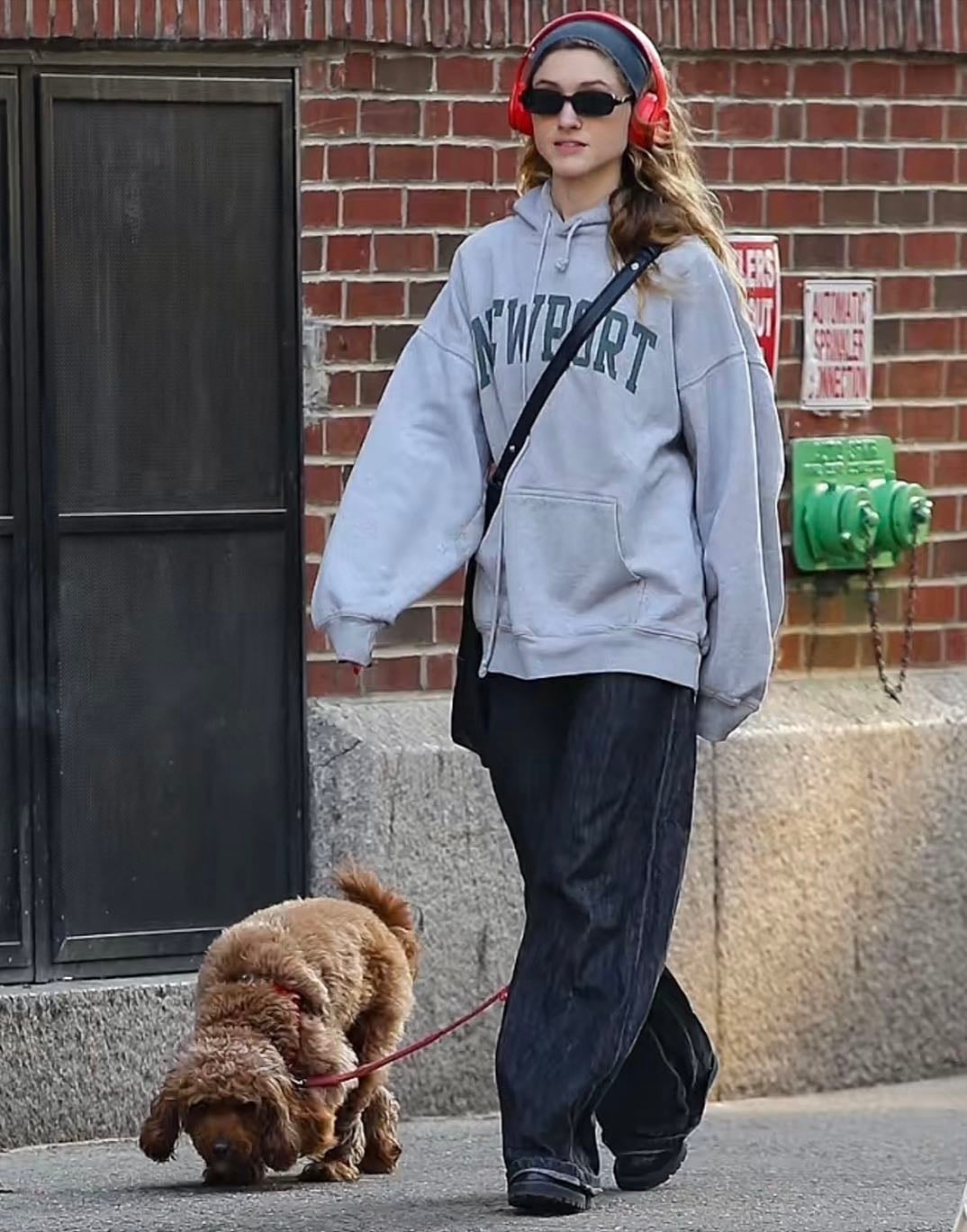 Sudadera y mezclilla oversize
