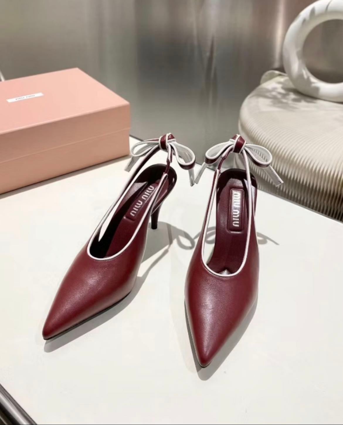 Zapatillas puntiagudas Miu Miu