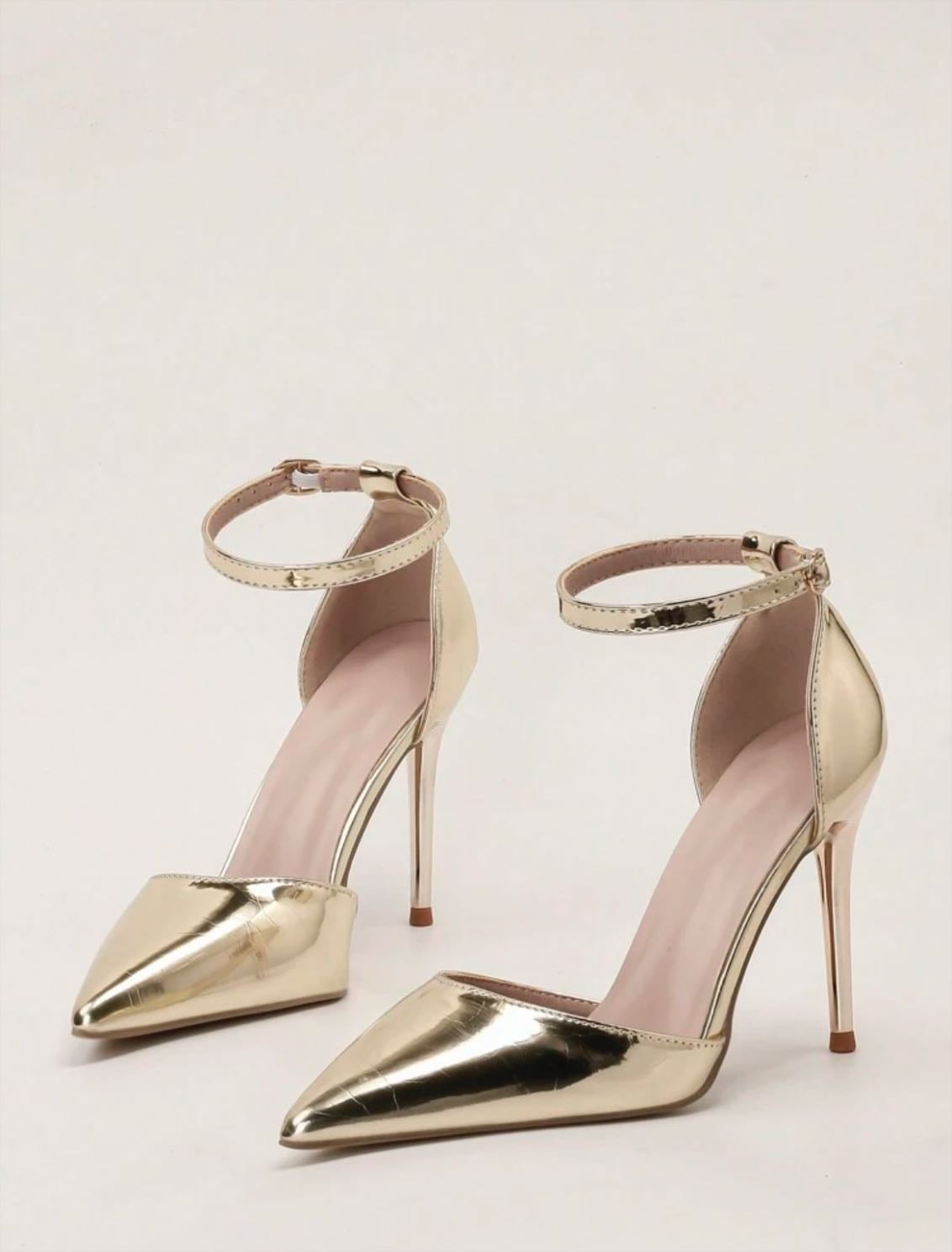 Tacones dorados