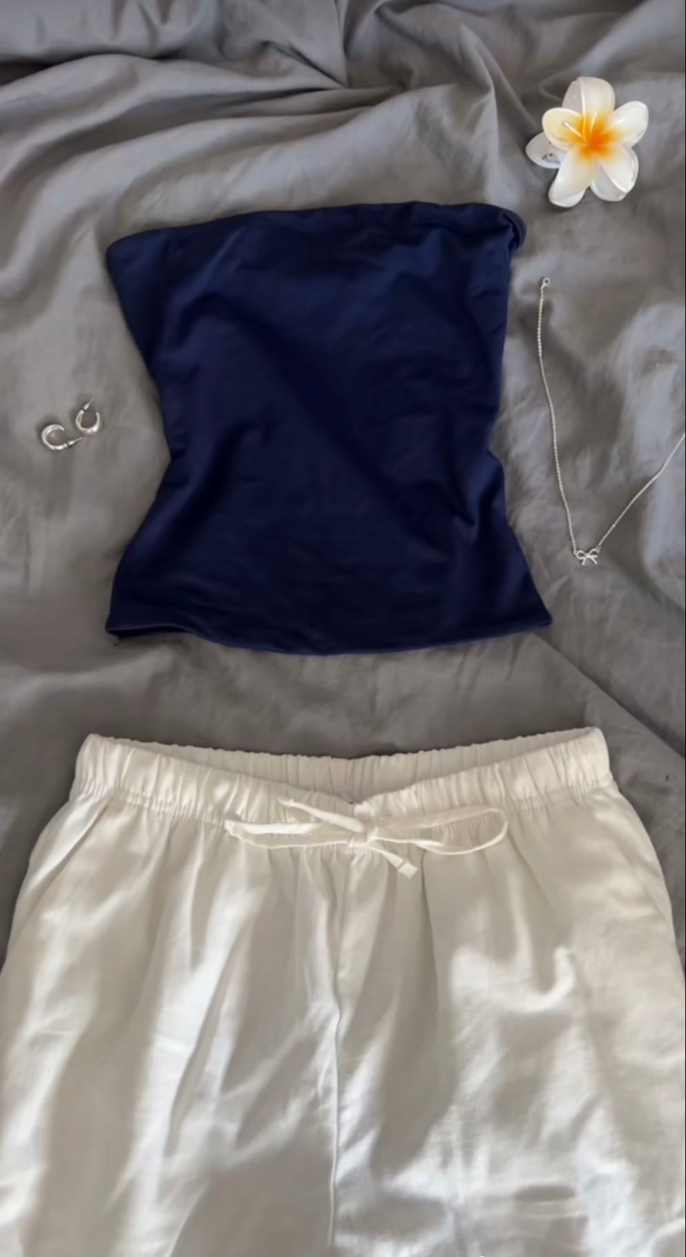Top con pantalón delgado