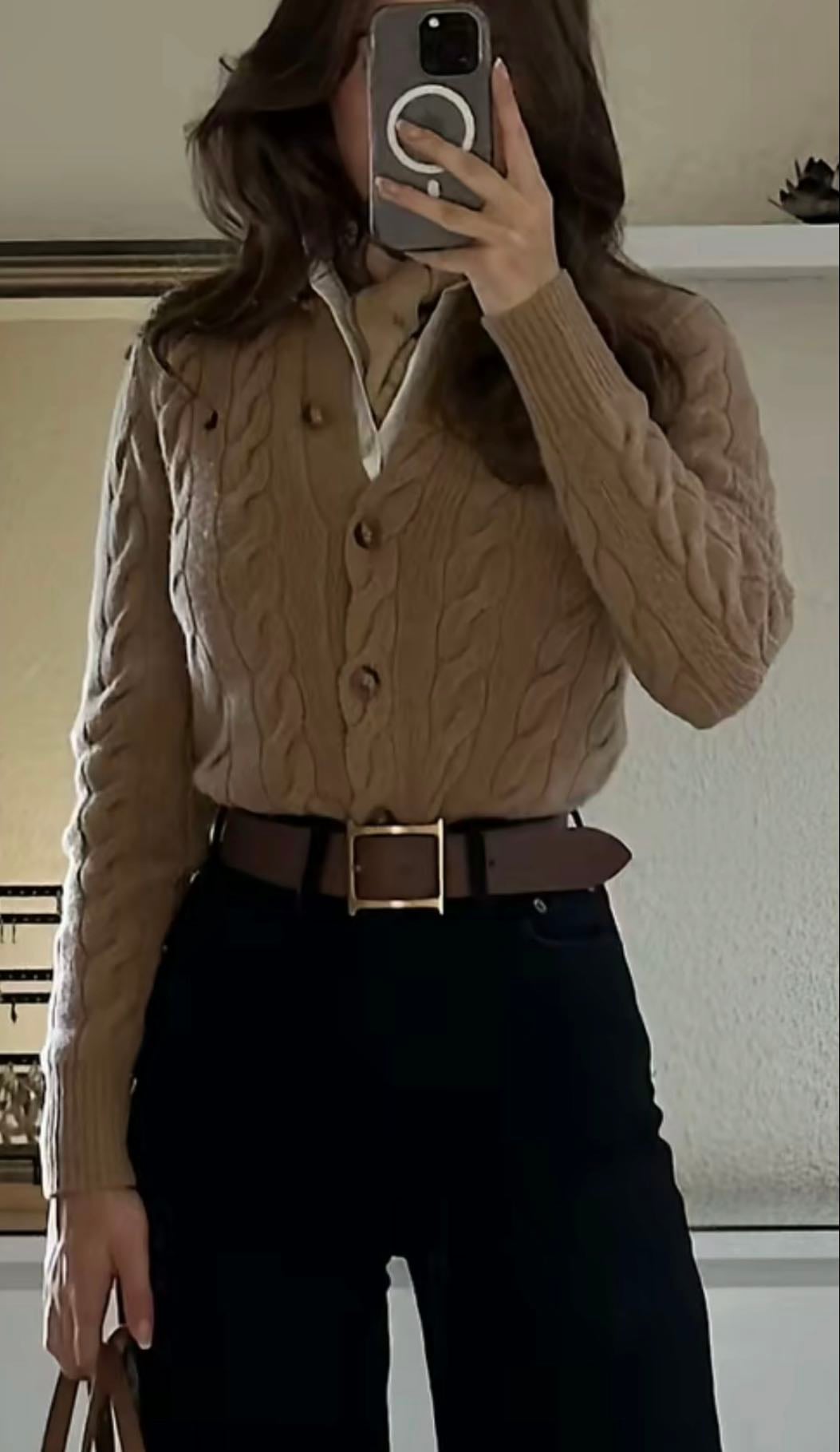 Cárdigan, camisa y pantalón