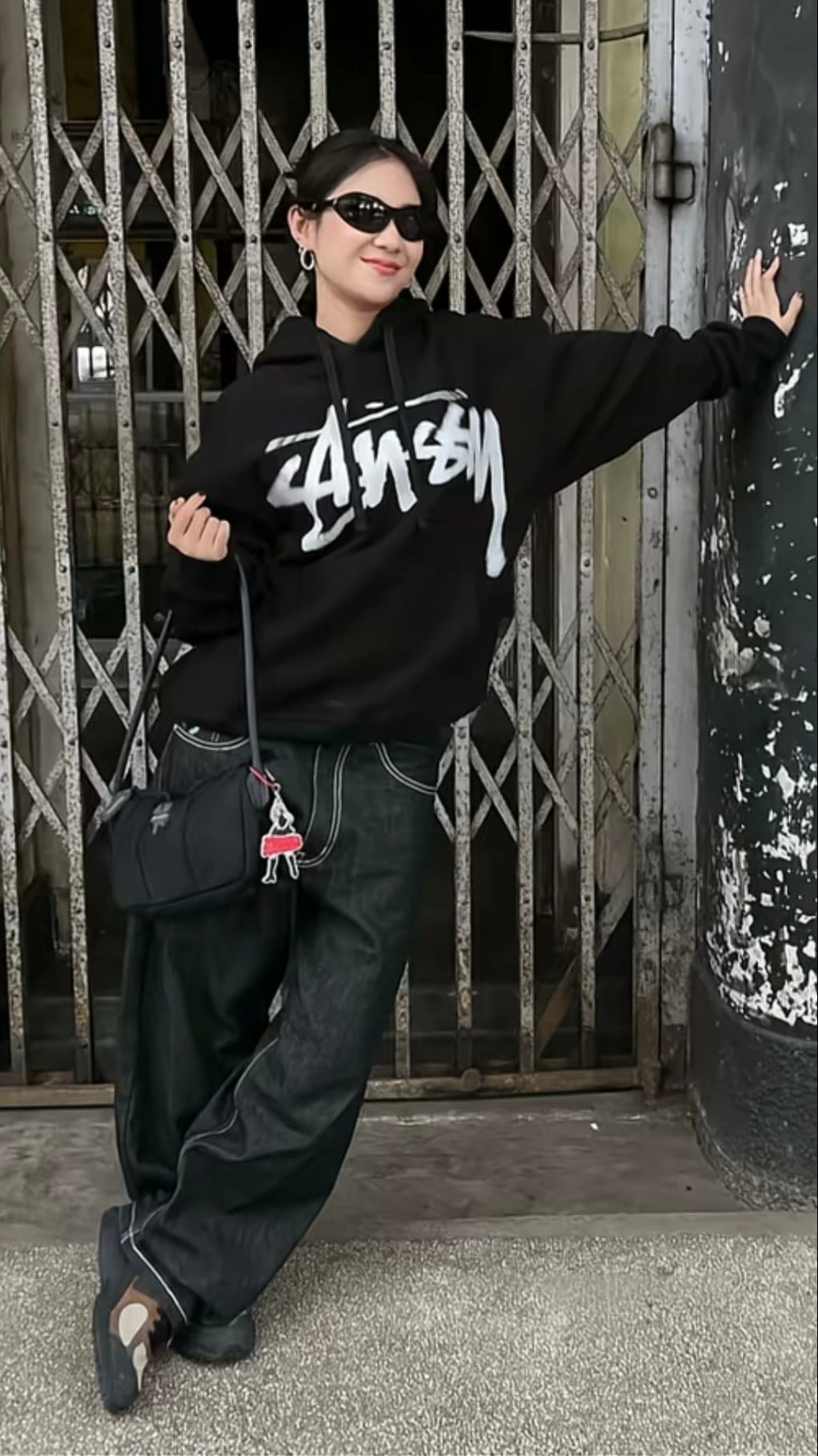 Mezclilla y sudadera