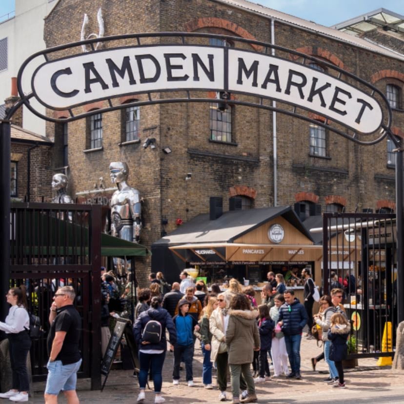 Camden Market, London - LOTS OF 1D & HARRY MERCHHHHH (Also TS and other artists)