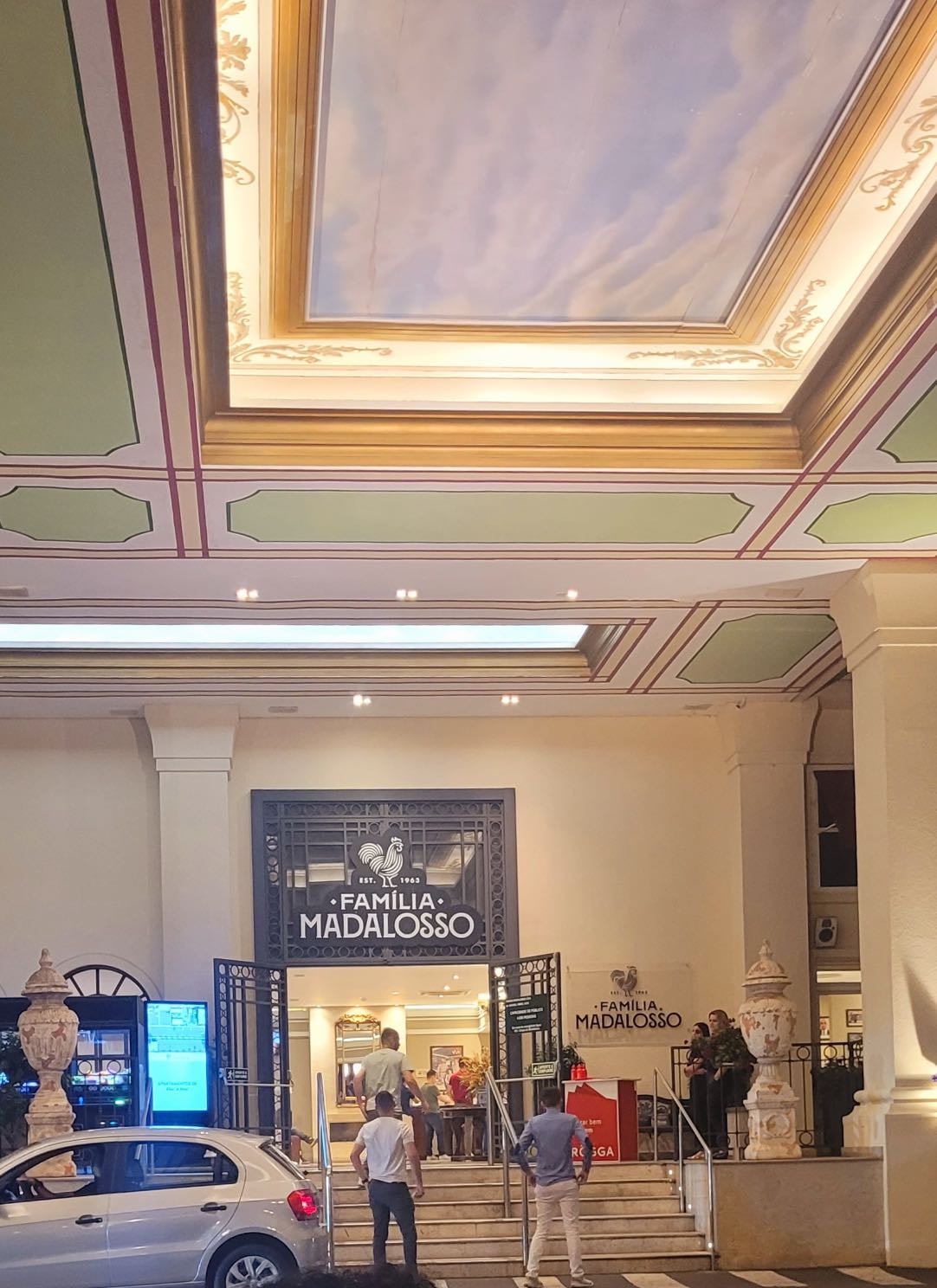 Família Madalosso - Não cheguei a experimentar a comida por estar lotado mas era muito bonito e receptivo e MUITO grande