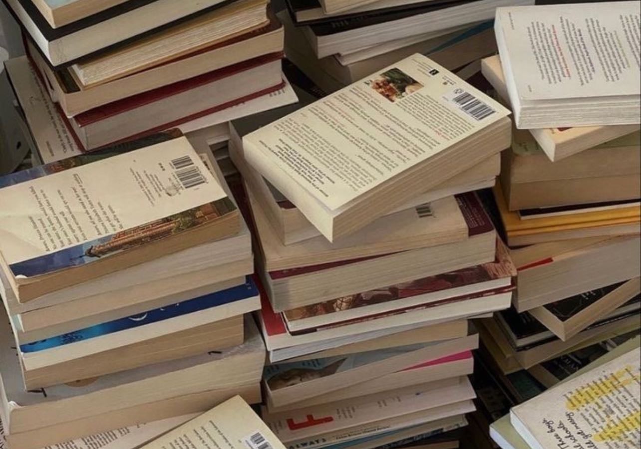 Libros que todo el mundo debería leer - Books hypelist by Ari✨