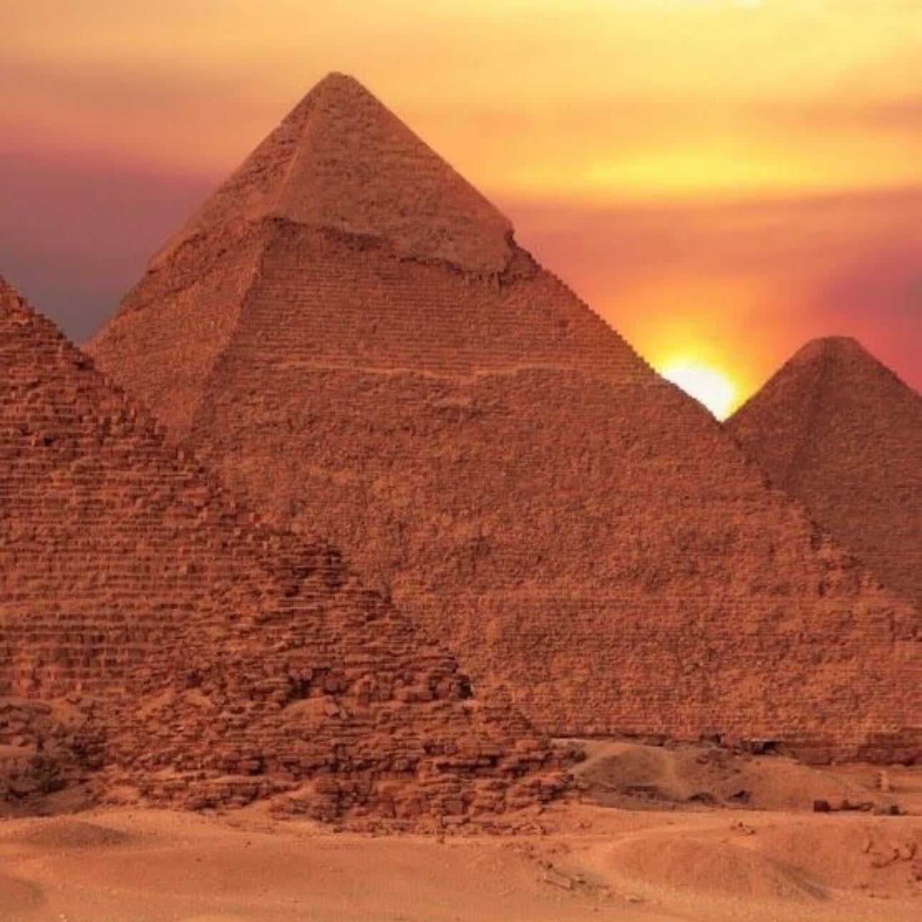Entrar a una pirámide en Egipto
