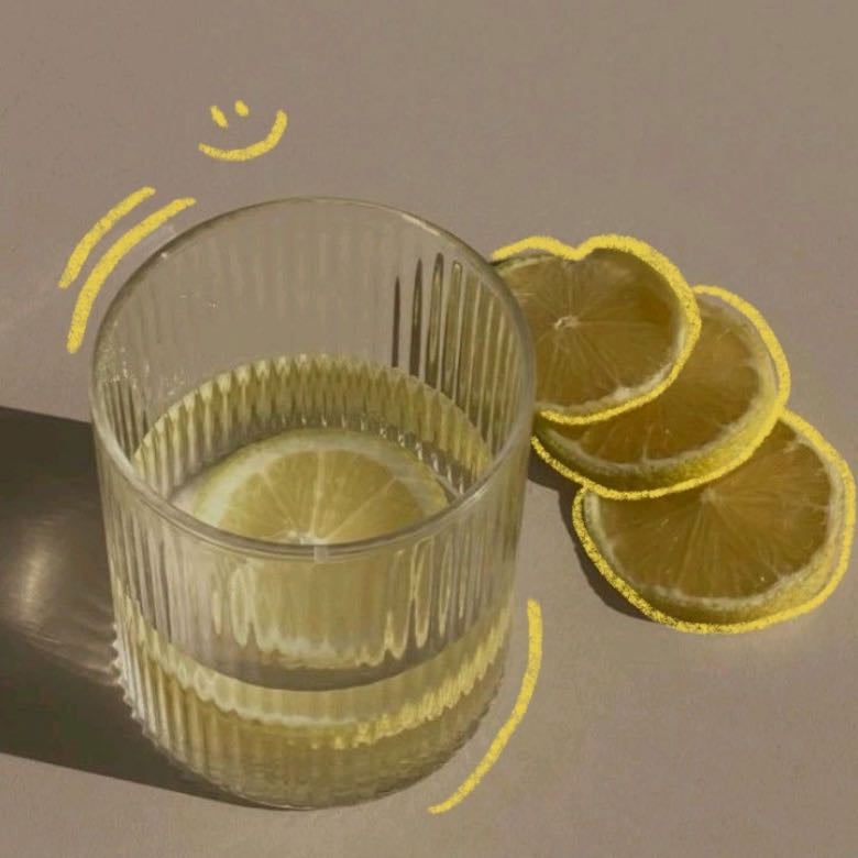 Tomar agua con limón antes que cualquier cosa - Para hidratar mi cuerpo después de horas de sueño. El limón aumenta la hidratación