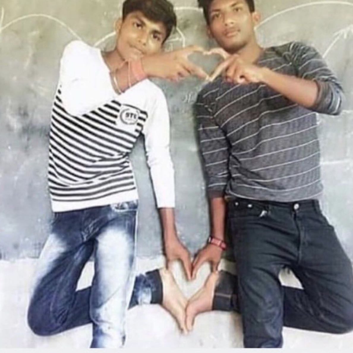 pose