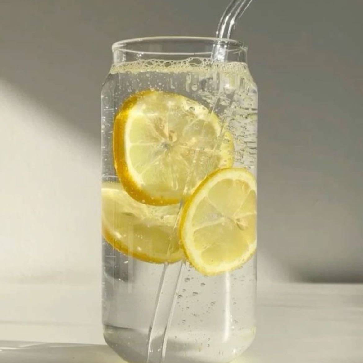Agua tibia con limón - en ayunas