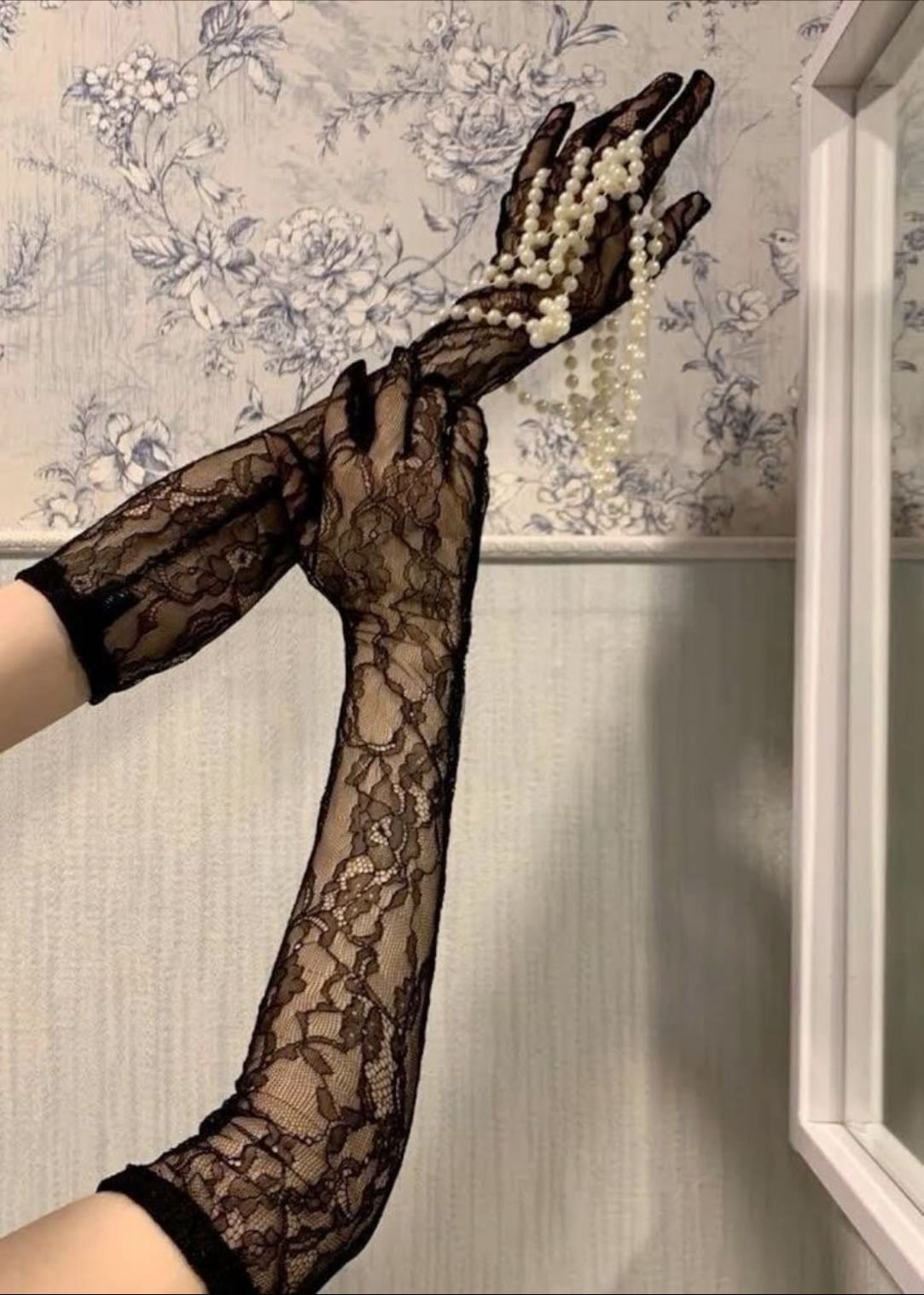 Lace gloves