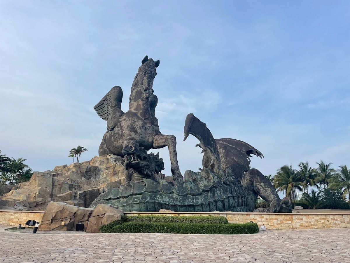 Pegasus And Dragon Statue