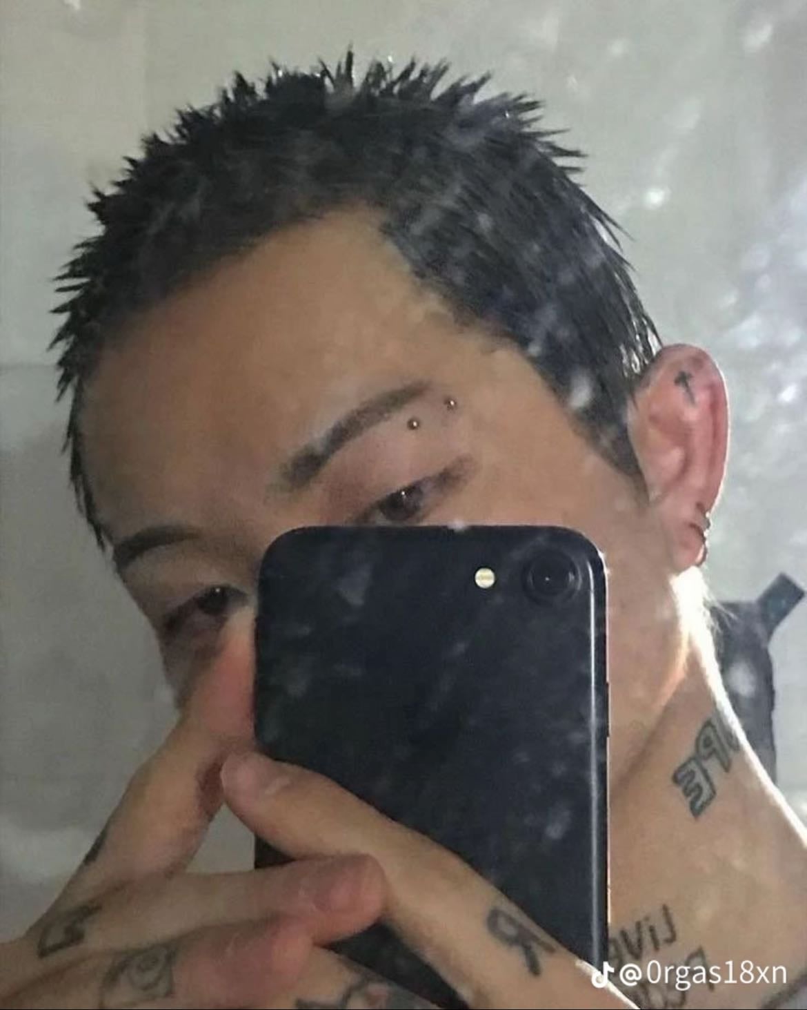 horizontal eyebrows