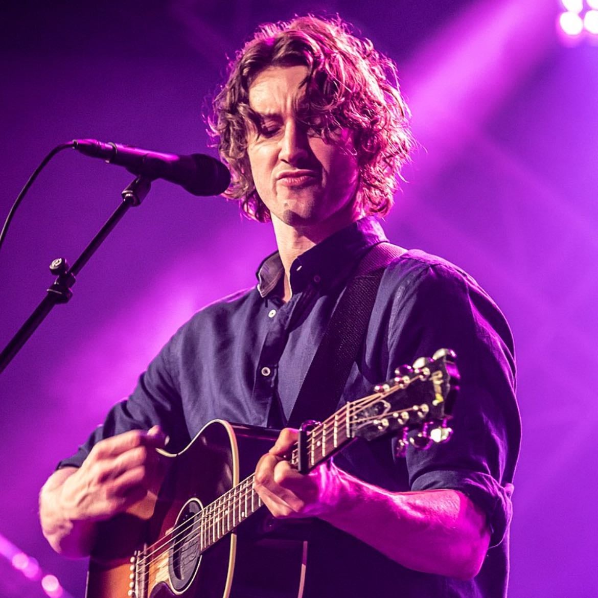 dean lewis - absolute cutie pie// such a good show!!!!