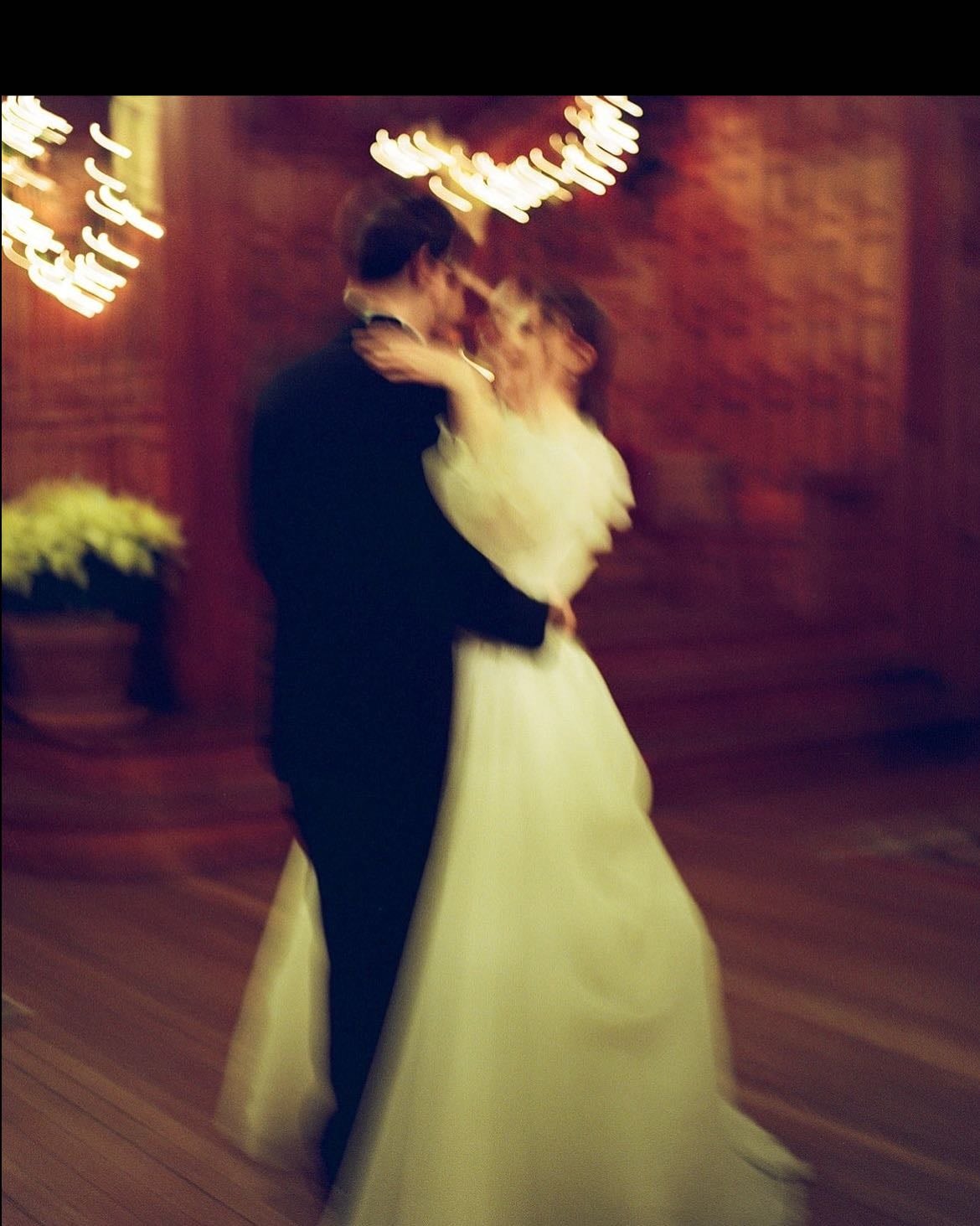 BETTING STATION: guess what the first dance song is