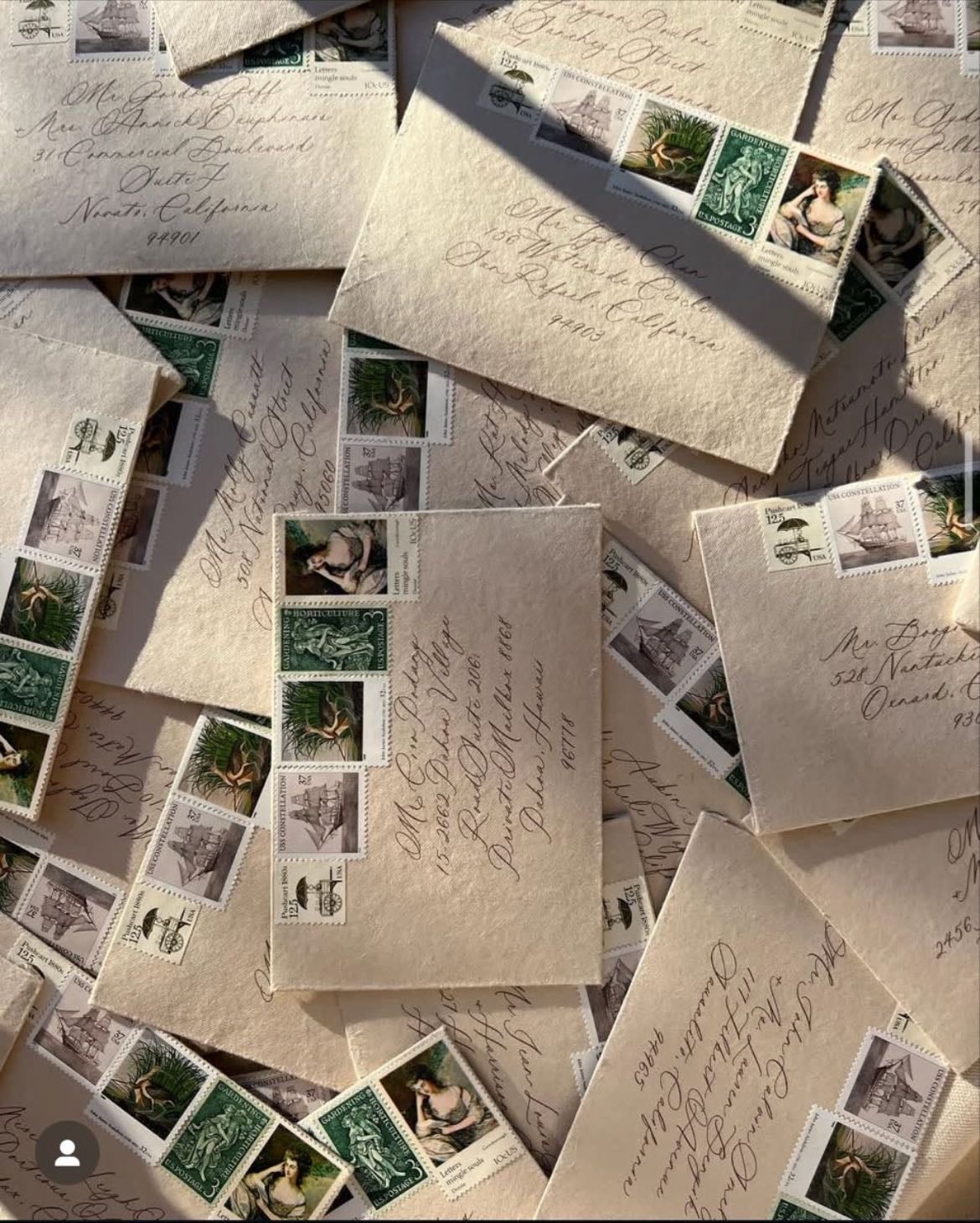 reading custom note at their table
