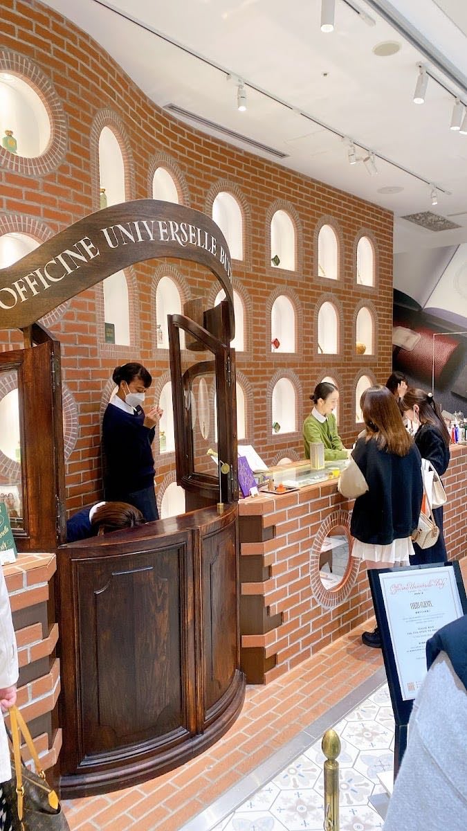 Officine Universelle Buly Daikanyama Store - Personalized lip balm experience