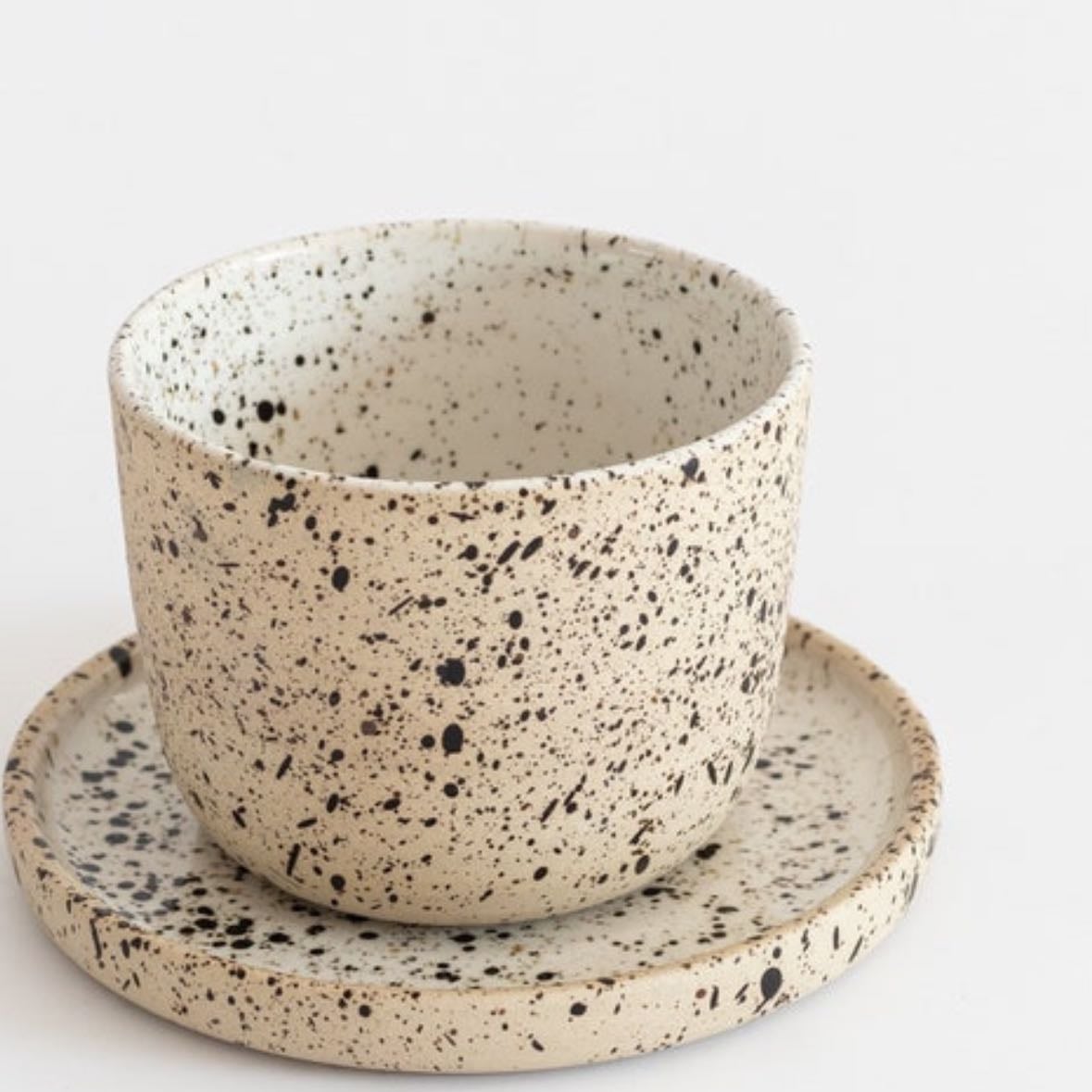 Taza de café sin asa
