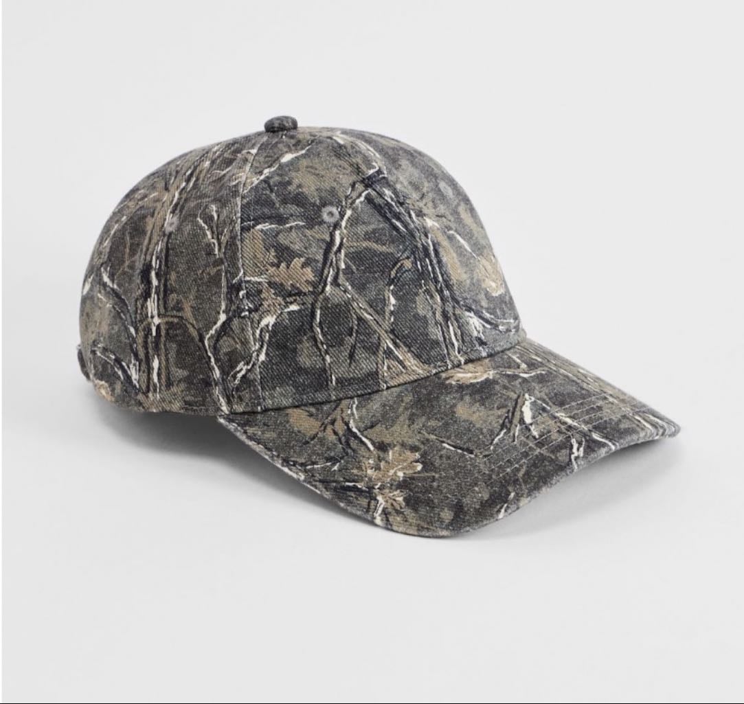 Cap - Urban Outfitters β’ 32β¬