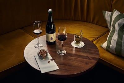 henny''s - Winebar & Espressobar