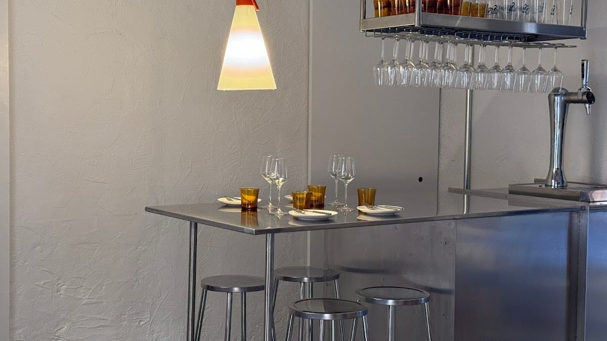 Grasa wine bar
