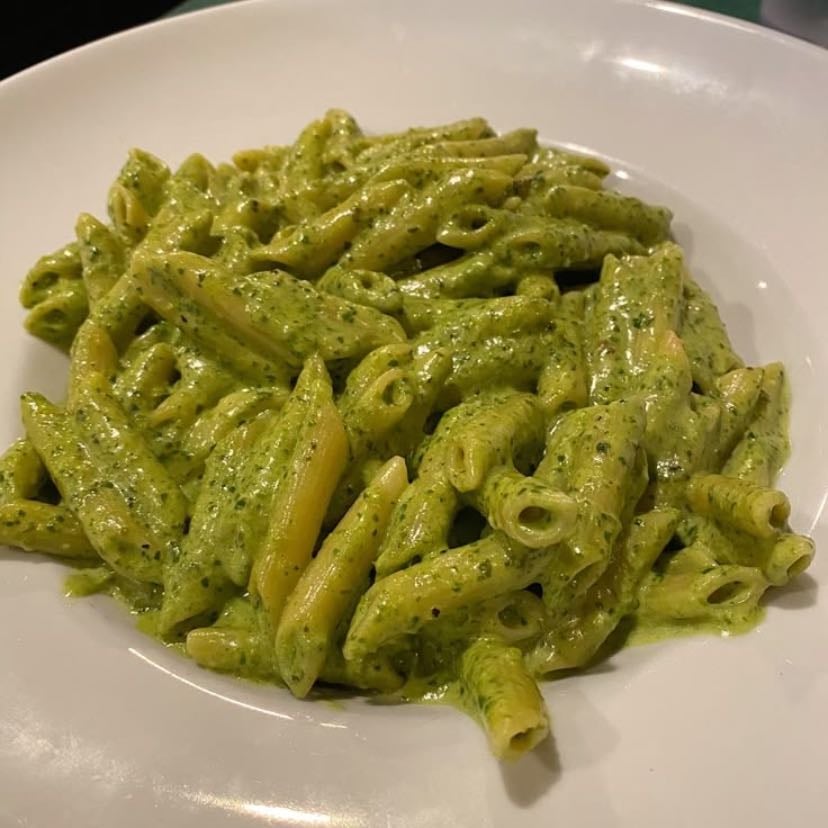Pesto pasta - Good topping: mozzarella w cherry tomatoes