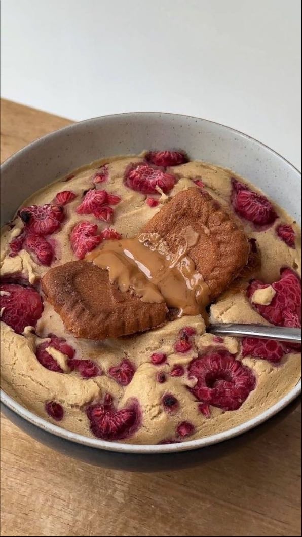 Raspberry white chocolate baked oats