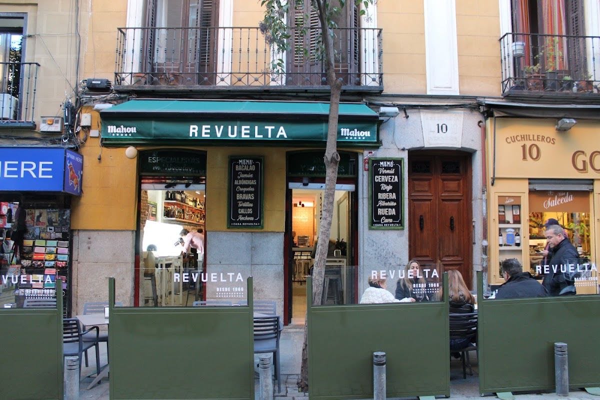 Casa Revuelta - $