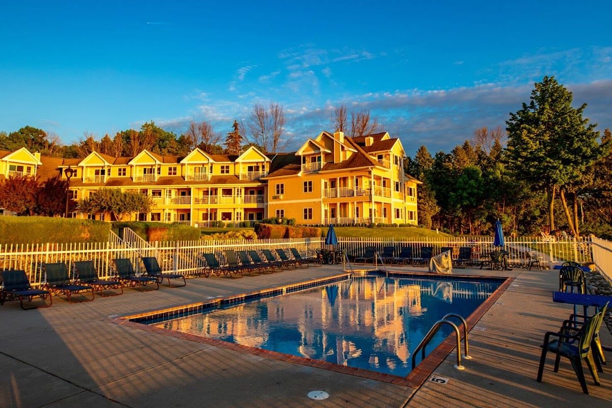 Westwood Shores Waterfront Resort - Summer getaway☀️