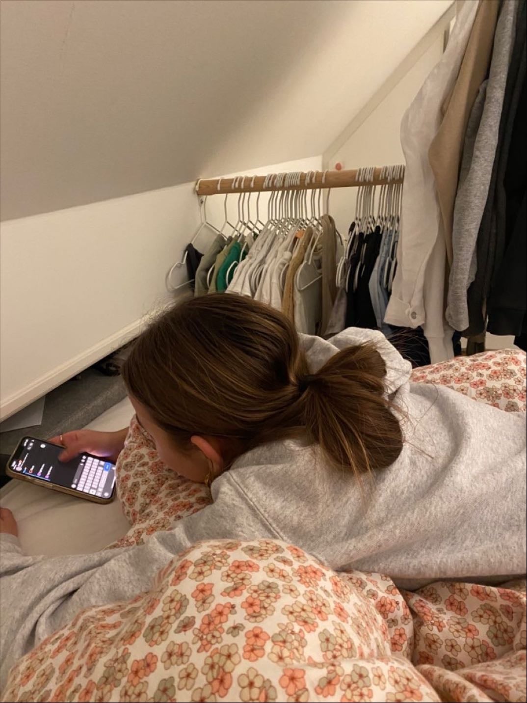 No phone - Don’t use your phone for at least 30 minutes, the overstimulation of the phone so early after waking up will produce you more stress and cost you less productivity.