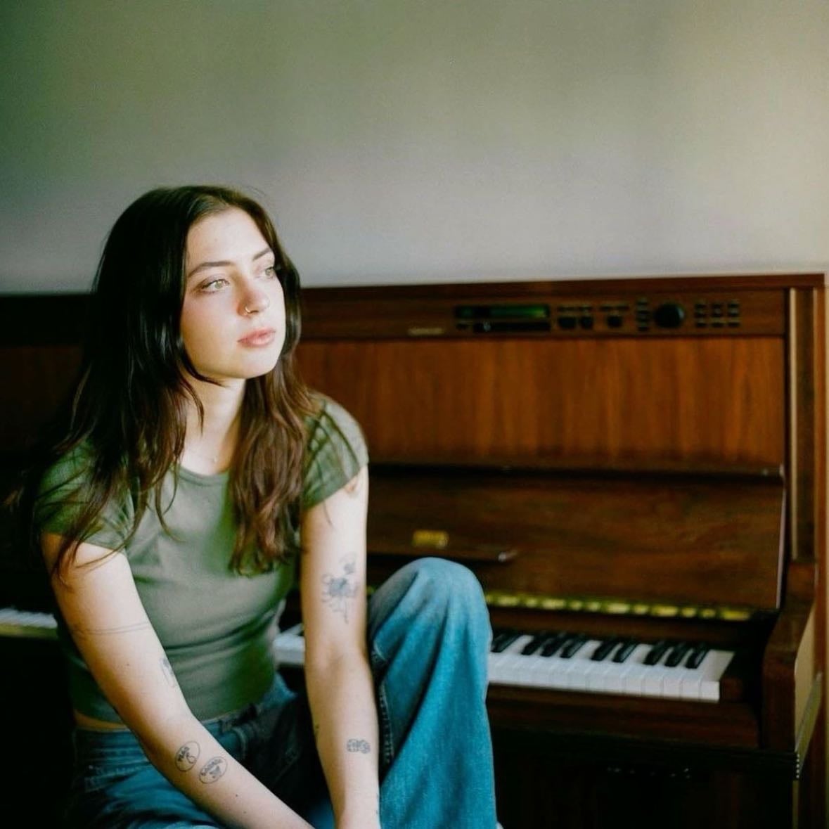 Lizzy McAlpine - five Seconds flat